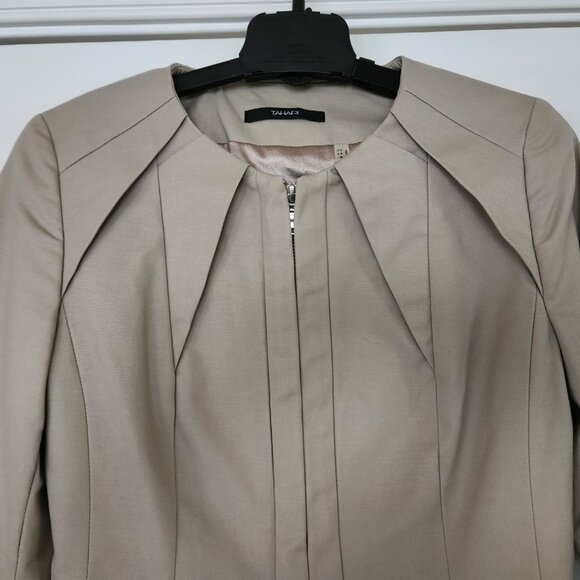 Tahari Lined Zip Front Jacket Pleated Shoulder/Front Accent Misses Size 2 Beige - Picture 2 of 9